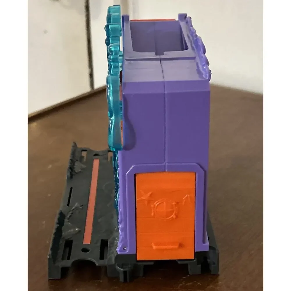 Rare 2017 Hot Wheels City Downtown Aquarium Bash Car Wash Play Set